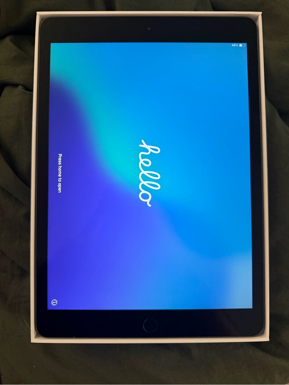 Apple iPad 7th Gen Space Grey Boxed - Picture 3 of 5